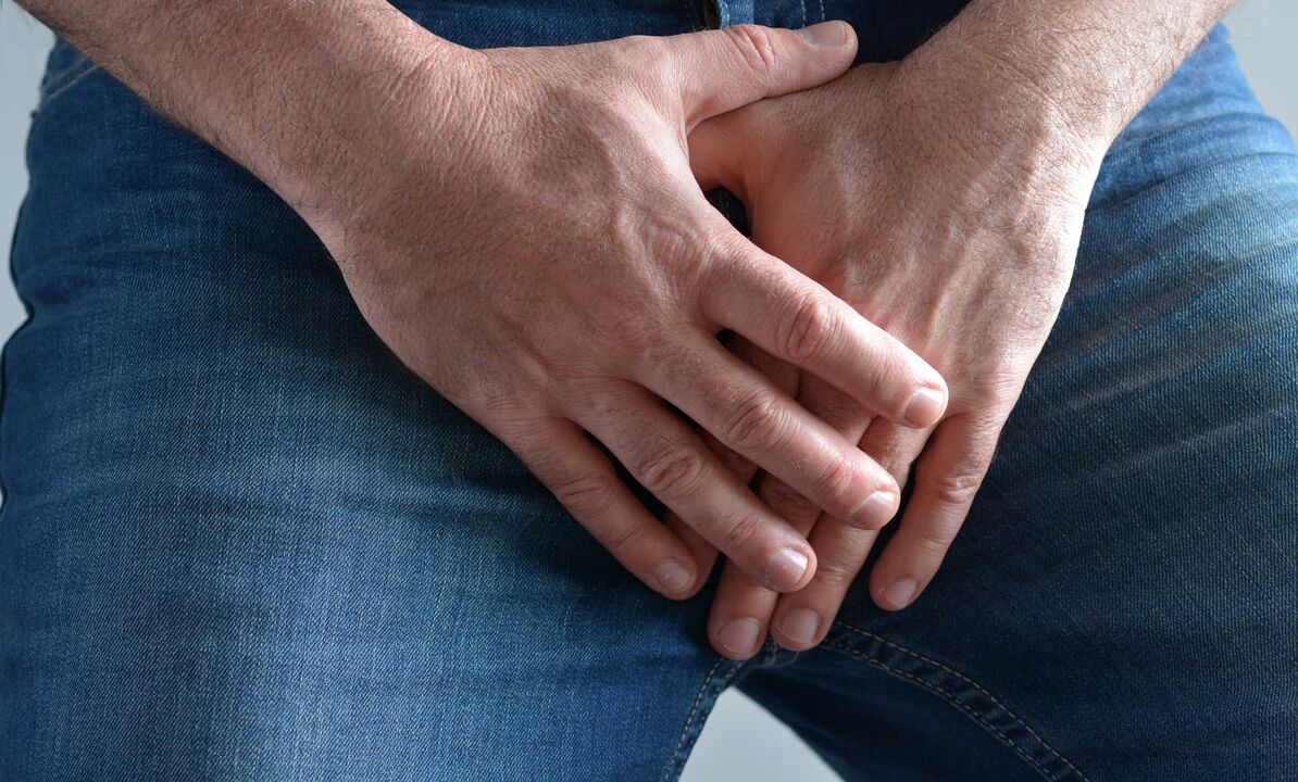 Jinsiy olatni mikrojarrohlik yo'li bilan mushak ko'chirib o'tkazish tufayli erkakda bo'g'imdagi noqulaylik bor